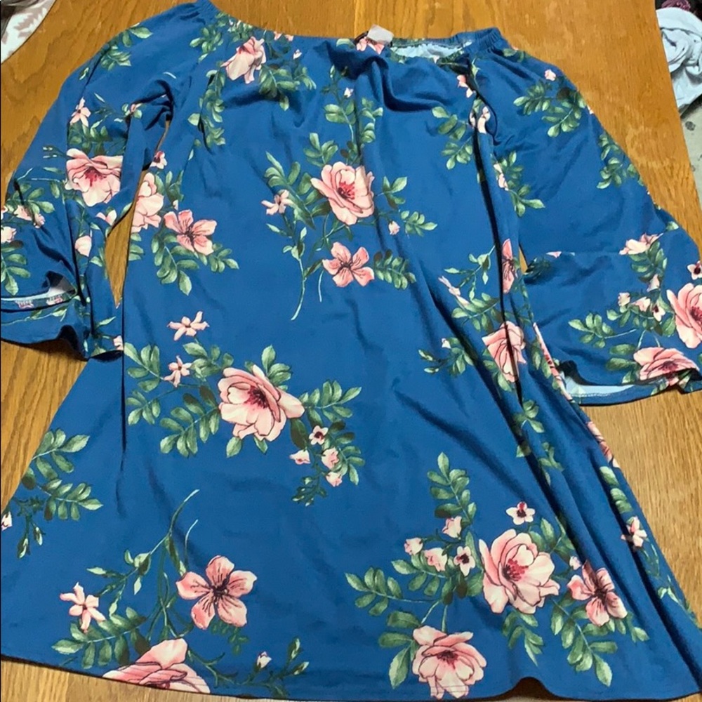 Bell sleeve off should we dress